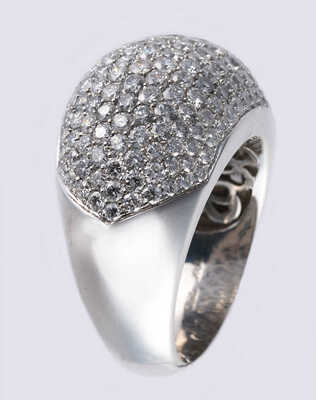 Кольцо с бриллиантами из золота 750 пробы, общим весом  13,05 грамма